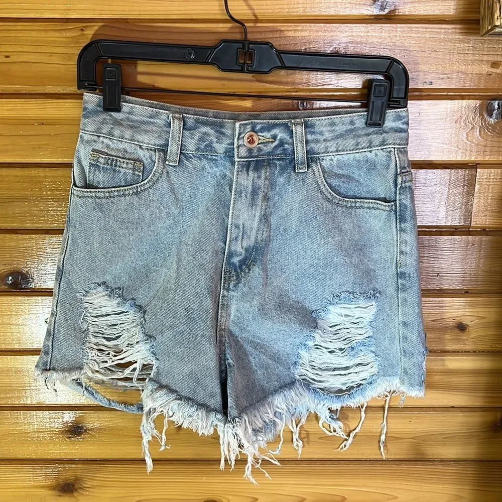 Sexy high rise bum rip jean shorts - Picture 5 of 10